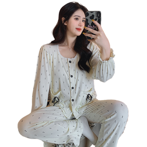 Pyjama d'automne en modal pour <span class=keywords><strong>femme</strong></span> avec coussinets de poitrine - Motif dessin animé mignon et de grande valeur - Product Image 1