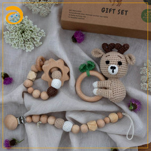 Set di 3 Sonagli a Forma di Ape per Neonati, <span class=keywords><strong>Regalo</strong></span> per Baby Shower, Set di Sonagli all'Uncinetto con Clip per <span class=keywords><strong>Ciuccio</strong></span> e Massaggiagengive in Legno Fatto a Mano - Product Image 6
