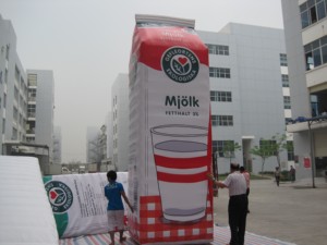 Carton de lait gonflable pour événements publicitaires en plein air - Product Image 4