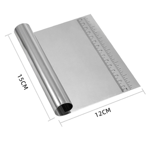 Coltello da Cucina Professionale in Acciaio Inossidabile per Tagliare Torte, Impasti, Pane, Pasticceria e Pizza con Scala di Misurazione - Product Image 4