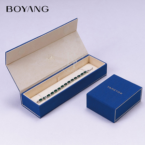 Boîte à bijoux personnalisée Boyang, forme de livre à fermeture magnétique bleue, avec pendentif anneau - Product Image 3