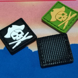 Mini Crâne de 1 pouce avec couteau 2D Rubber Cloth <span class=keywords><strong>DIY</strong></span> Sew-on Applique Glow in Dark Skull Man <span class=keywords><strong>Pirate</strong></span> Rubber Patch for Bag Hat Sew-on - Product Image 5