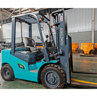 3T Off-road dieselheftruck met luchtbanden, 4WD, drietrapsmast voor transport van grote fruitcontainers in boomgaarden