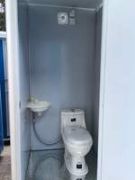 Mini-cabane moderne préfabriquée en panneaux sandwich, structure en acier, toilettes et douche portables avec douche pour le camping en plein air