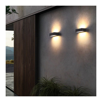 Lámpara de Pared Exterior LED de Policarbonato y Aluminio Negro de 10W, Impermeable, Moderna