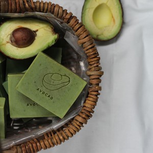 Nhà Máy OEM Vegan Handmade Bơ Xà Phòng Lạnh Với Tinh Dầu Làm Trắng Nhẹ Thanh Làm Sạch Xà Phòng Cho Khuôn Mặt Và Tắm Dạng Rắn - Product Image 4