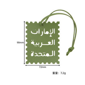 En stock: Etiqueta de viaje árabe de cuero colgante, colgante con la letra UAE, dije creativo de cuero para bolso. - Product Image 2