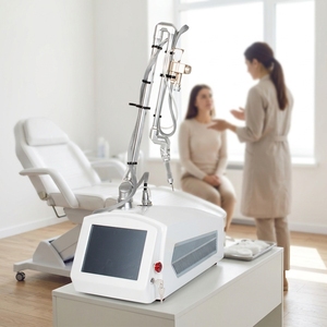เครื่องเลเซอร์ CO2 แบบเศษส่วนพร้อมหลอด RF โลหะสำหรับกำจัดรอยแผลเป็นและกระ - Product Image 1