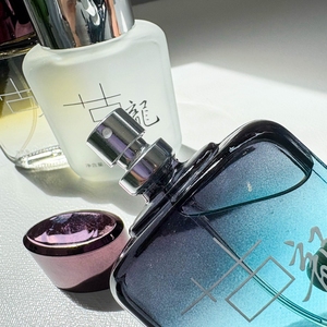 ผู้จัดจำหน่ายน้ำหอมโคโลญจน์ชายแบบขายส่ง ขวดแก้วสีดำ สเปรย์น้ำหอมสำหรับผู้ชาย กลิ่นอู๊ด สำหรับผู้หญิง โอ เดอ พาร์ฟูม - Product Image 6