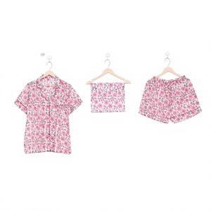 Ensemble de pyjama élégant en coton ArtandArt, imprimé floral dessiné à la main, respirant, sexy, col chemise, fermeture à cordon, pour demoiselle d'honneur - Product Image 1