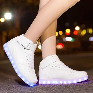 2022 mode coloré lumineux enfants LED rechargeable lumineux clignotant chaussures