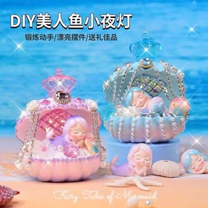 Luce Notturna a Forma di Angelo Arcobaleno Sirena, Kit Artigianale Fai-da-Te per Bambini, Giocattolo con Adesivi in Strass, Regalo per Ragazze, Confezione in Scatola Colorata - Product Image 4