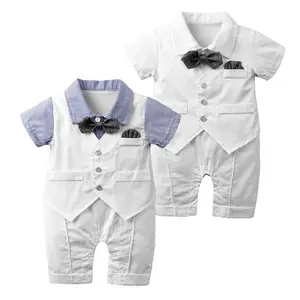 Beau bébé garçon Gentleman combinaison à manches courtes à la mode bébé barboteuse prêt à expédier blanc vêtements pour bébés avec nœud papillon