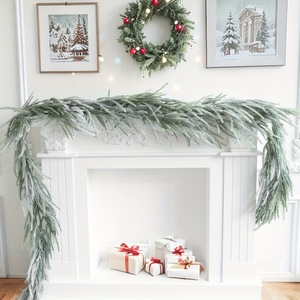 Guirlande de Noël artificielle en pin de Norfolk blanc neige, 1,8 m, en résine et caoutchouc souple, style suspendu - Product Image 1