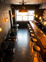 Höhenverstellbarer hoher Bartisch mit Stühlen für Pub, Bistro, Café, Milchtee-Shop, Esstisch und Stühle für den Gastronomiebereich