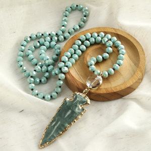 Collar de Moda Bohemia Étnica, Collar Hecho a Mano con Cristales de Vidrio de 8 mm, Collar con Colgante de Flecha de Resina - Product Image 5