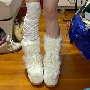 מגפי שלג נשים סיטונאיות לסתיו חורף, קלות משקל, פרוותיות, עם שרוכים, פלטפורמה וקצוות פרווה - Product Image 6