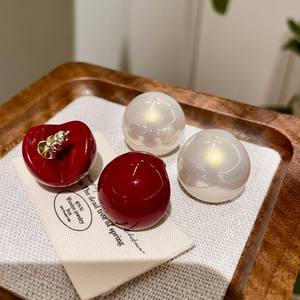 Boucles d'oreilles clous en fausses perles, forme ronde, blanches, minimalistes, pour femme, usage quotidien, 2025 - Product Image 4