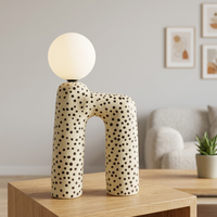 Vente en gros et personnalisation de lampes de table en résine en forme de zèbre pour salons et chambres modernes, style nordique minimaliste et créatif