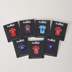 Spilla commemorativa in metallo elettroplaccato a forma <span class=keywords><strong>di</strong></span> maglia <span class=keywords><strong>di</strong></span> <span class=keywords><strong>Ronaldo</strong></span>, stella del calcio, per appassionati - Marca Feihong - Product Image 1