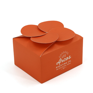 Boîte cadeau en papier avec logo personnalisé avec fermeture de pétale de fleur | Emballage pliable de luxe pour boulangerie, café, faveurs de mariage, petits cadeaux - Product Image 5