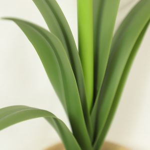 Planta de árbol bonsái única, hojas verdes de oficina falsas para interiores con flores rojas, planta de flores artificiales Clivia - Product Image 5