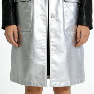 Cappotto Classico Invernale in <span class=keywords><strong>Ecopelle</strong></span> Bicolore, Collo a Risvolto, Chiusura con Bottoni, <span class=keywords><strong>Nero</strong></span> e Argento, Lunghezza Media per Donna - Product Image 5