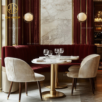 Ensemble de mobilier commercial Ron Group : Table ronde en marbre, chaise de restaurant rembourrée, banquette en velours capitonnée en forme de L