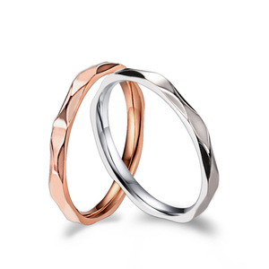 Anillo de acero de titanio para mujer, estilo minimalista con forma de diamante de 2 mm, un accesorio popular y de moda en Europa y América, perfecto para una - Product Image 1