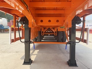 Semi-<span class=keywords><strong>remorque</strong></span> à plateau plat en acier de 40 pieds à 3 essieux, utilisée pour le chargement de marchandises <span class=keywords><strong>sur</strong></span> des camions de transport de conteneurs portuaires - Product Image 6