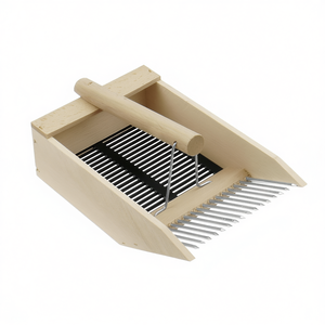 Recogedor de Bayas No. 248, Herramienta de Jardín de Madera con Dientes Metálicos para la Cosecha de Bayas - Product Image 2