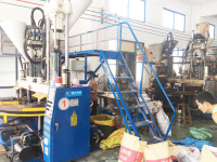 Machine de moulage par injection de sangles de chaussures en PVC, marque Shunda, haute efficacité, automatique, verticale, moteur hydraulique 54KW, 1 à 3 couleurs