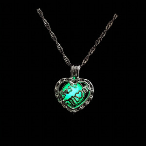 Collier de maman lumineux brille dans le noir, alliage creux peut ouvrir la <span class=keywords><strong>Cage</strong></span> pendentif collier cadeau pour la fête des mères - Product Image 3
