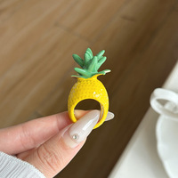 Luxuriöser Goldener Metallischer Ananas-Ring Niedlicher Emaille-Frucht-Ring mit Dickem Band Cocktail-Ringe Ästhetischer Sommer-Strand-Schmuck für Frauen