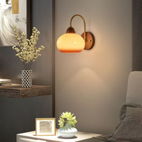 Postmoderne nordique créatif personnalité étude décoration Simple sphérique applique murale en verre avec LED pour éclairage de chevet de chambre