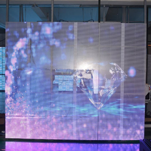 Pantalla LED Transparente de Alta Luminosidad para Cortinas Inteligentes, Pantalla Profesional Delgada para Publicidad en Exteriores, Resistente al Agua IP65 y a la Luz Solar - Product Image 2