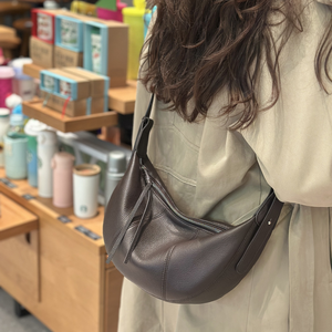 New Lady Dumpling Bag Style Niche PU Leather Waterproof Shoulder Bag <b>with</b> Chains a Practical Crescent Crafted - Product Image 3