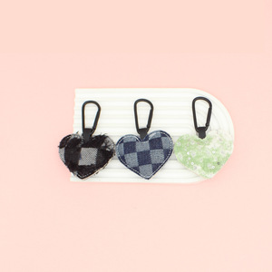 พวงกุญแจรูปหัวใจผ้าเดนิม DIY ของตกแต่งรถยนต์ ของตกแต่งกระเป๋า สไตล์น่ารัก ศิลปะย้อนยุค - Product Image 3