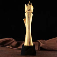 Trophée en résine de torche de flamme de feu d'or Trophée en verre de résine en métal pour la promotion