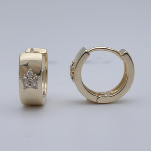 Orecchini a Clip contemporanei audaci orecchini a cerchio geometrici in rame placcato oro e ottone con perla che fanno una dichiarazione di moda - Product Image 1