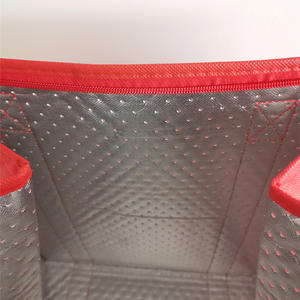 Sac fourre-tout isotherme rouge non tissé Sacs fourre-tout à provisions d'épicerie pressés à chaud personnalisés - Product Image 3