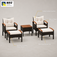 Ensemble de meubles de patio extérieur 5 pièces en rotin PE, 2 fauteuils, 2 ottomanes, table d'appoint avec plateau en bois