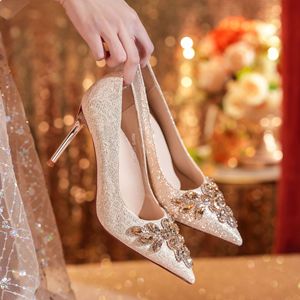 9888S-125 Chaussures de mariée élégantes à talons aiguilles pointus pour femmes, décorées de strass, talon haut 3-5 cm - Product Image 3