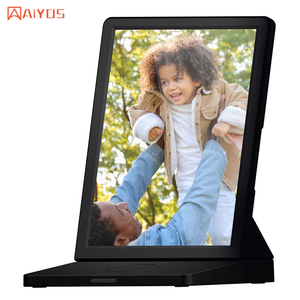 Venta directa de fábrica Pantalla vertical de 9,7 pulgadas con soporte de batería de 3000mAh 6000mAh Cargador inalámbrico de 15W Reproductor de publicidad Lcd - Product Image 1