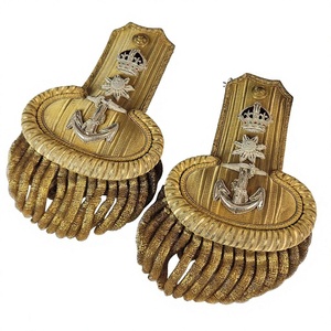 Épaulettes en toile de haute qualité brodées avec des motifs en feuille d'or, à coudre, avec franges et options personnalisées - Product Image 1
