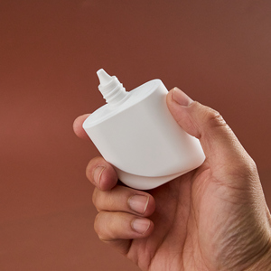 Contenitore Quadrato Portatile in Plastica per Protezione Solare <span class=keywords><strong>50ml</strong></span> con Moschettone Resistente per Campi da Golf, Campeggio, Escursionismo e Attrezzatura da Avventura - Product Image 1