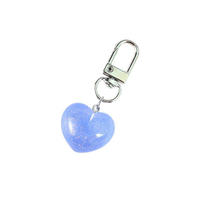 Porte-clés en résine en forme de cœur, cadeaux créatifs pour couples, breloque de sac pour filles, accessoires pour étui d'écouteurs, pendentif en forme de cœur