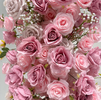 Support floral en forme de cœur pour décoration de scène de mariage, événements et célébrations, avec fleurs artificielles, cœur rouge