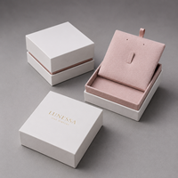 Boîte à bijoux personnalisée avec couvercle rigide et base, insert en velours, emballage de luxe pour collier et bracelet, boîte cadeau
