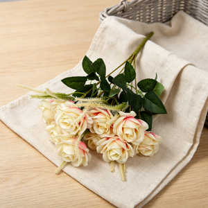 Prix d'usine – Bouquet de roses artificielles en soie à 10 tiges, effet peinture à l'huile, petit buisson floral réaliste pour la décoration de la maison, du bureau ou du bureau de travail - Product Image 4